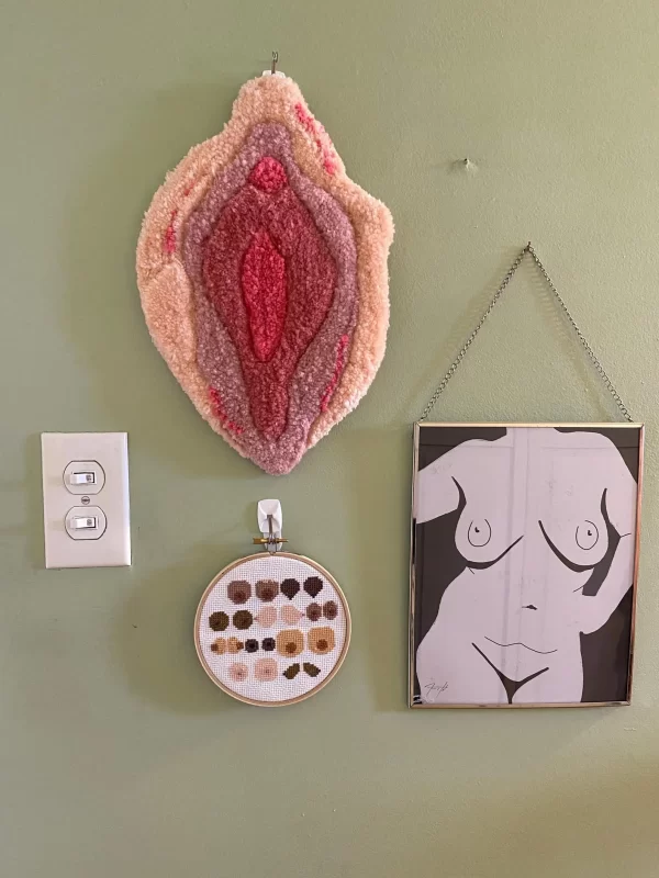 Hand-Tufted Yoni / Vulva Wall Hanging - Peachy Keen(13in x 8in)